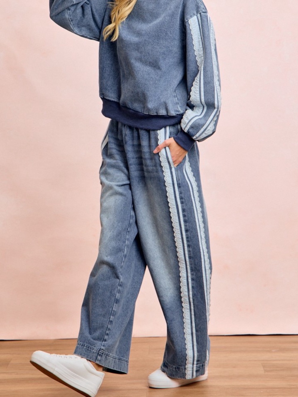 👀 🩵 BiBi Washed Feminine Boho Lace Contrast Sided Jeans